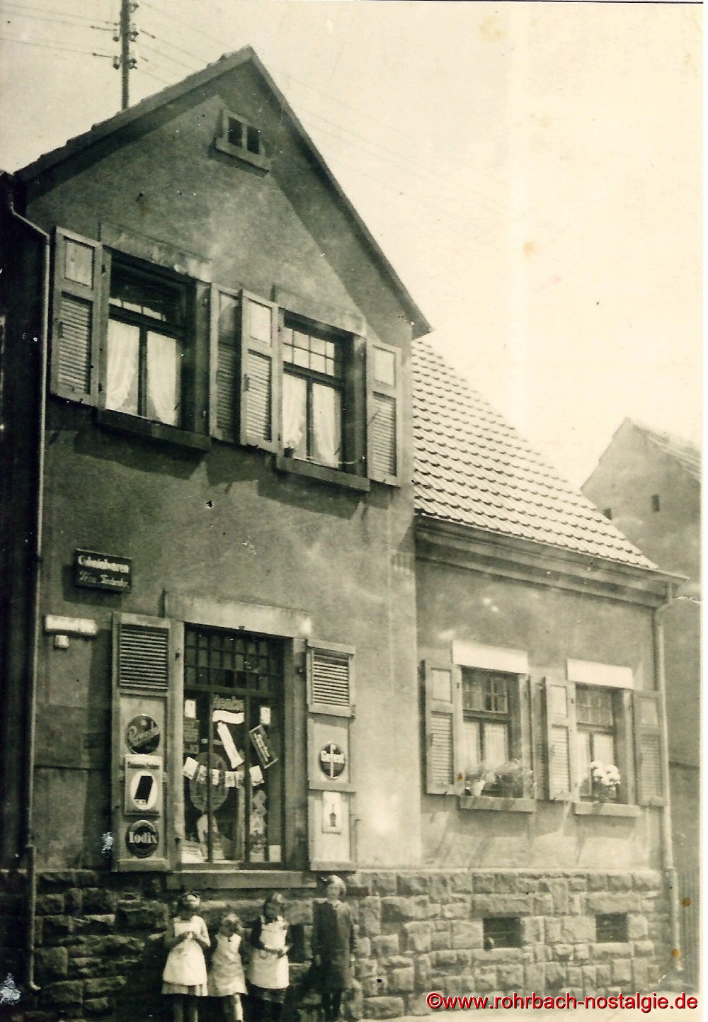 Das Colonialwarengeschäft Fassbender an der Ecke Bahnhofstraße und Hasseler Straße. hier kauft der kleine Herbert für seine Oma ein