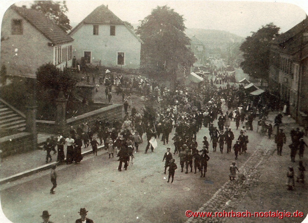 Kirmestreiben in der Kaiserstraße