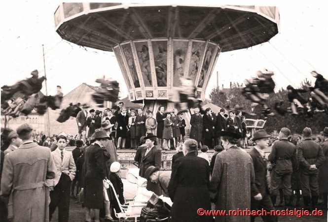 Um 1940 Kettenkarussell auf der Rohrbacher Kirmes