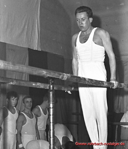 1967 Gründungsmitglied Albrecht Klam am Barren