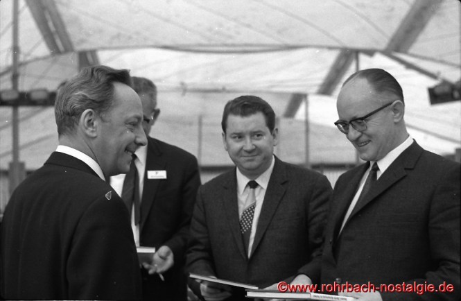 1968 Der Bundestagsabgeordnete der SPD beim SPD Maifest auf dem Marktplatz. Mit auf dem Foto in der Mitte albrecht Herold und des saarländische SPD Vorsitzende Kurt Conrad
