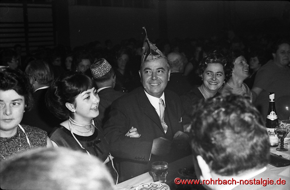 1968 Der ssarländische Ministerpräsident Franz-Josef Röder bei der CDU-Faschingsveranstaltung in der TG Turnhalle