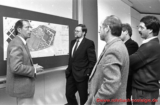 1990 Der saarländische Wirtschaftsminister HaJo Hoffmann besucht die Firma Festo.