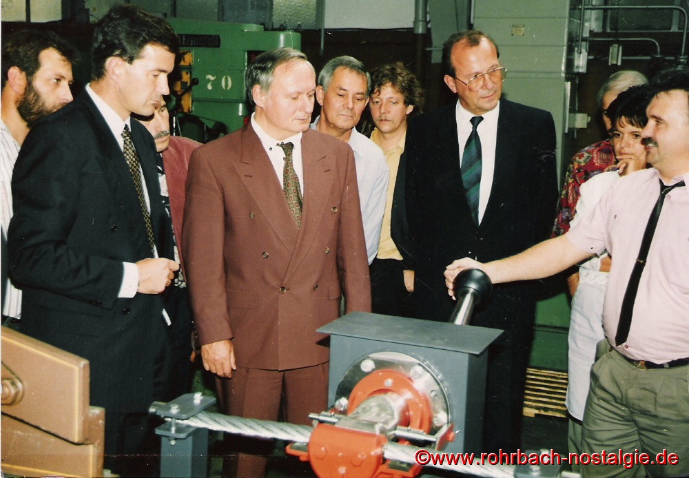 1991 Der saarländische Ministerpräsident Oskar Lafontaine besichtigt die neue Lehrwerkstatt der Firma PWH A& S (früher Ernst Heckel).