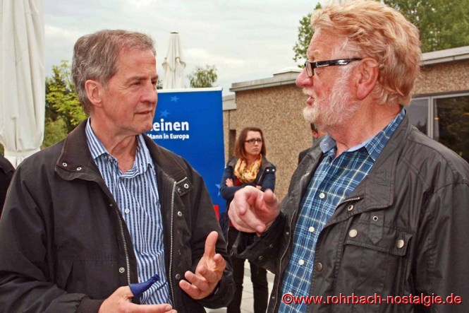 2014 Der saarländische SPD-Europaabgeordnete Jo Leinen beim Maibaumaufstellen mit dem Vorsitzenden der Rohrbacher SPD Hermann Schmees