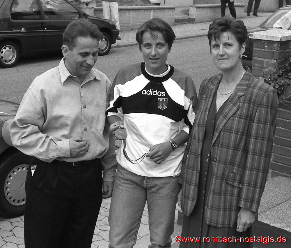 Rückkehr aus Australien am 01. September 1996 - Sandra mit Ihren Eltern