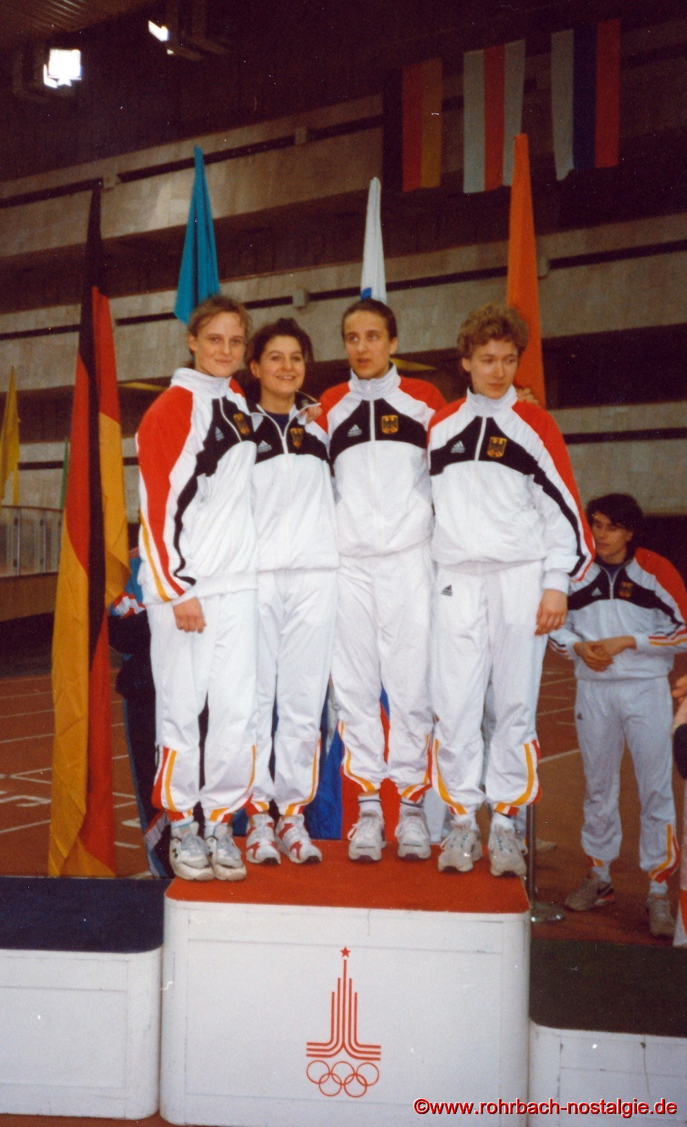 19. Februar 1994: Die deutsche Staffel auf dem Siegerpodest in Moskau. Sandra Abel , 2. von rechts